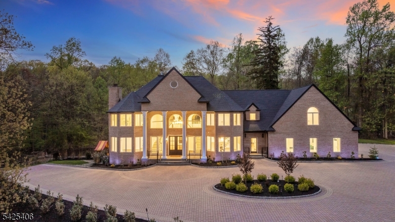 19 Amira Ln