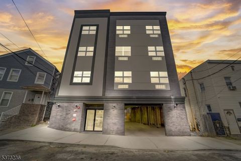 48 Chadwick St Paterson City NJ 07503