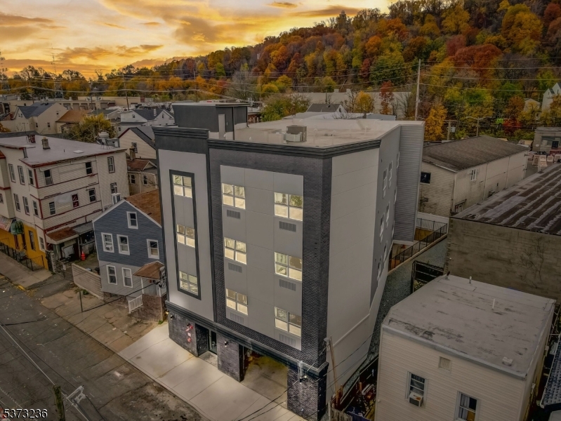 48 Chadwick St