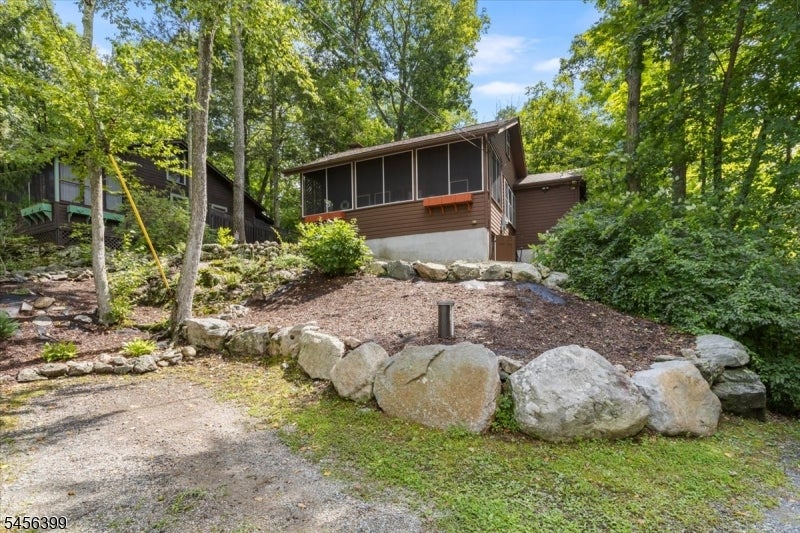 105 S Shore Rd
