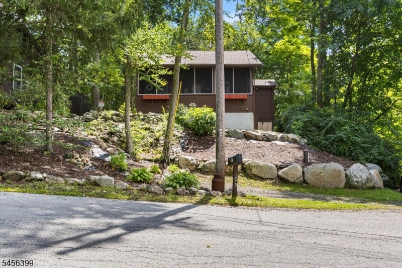 105 S Shore Rd