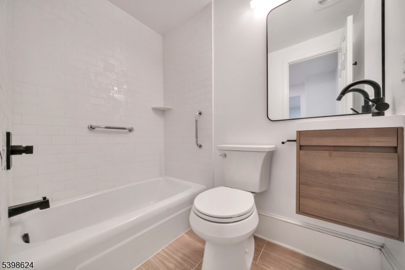 1000 Main Street, unit 2W