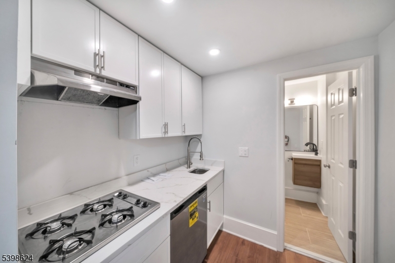 1000 Main Street, unit 2W