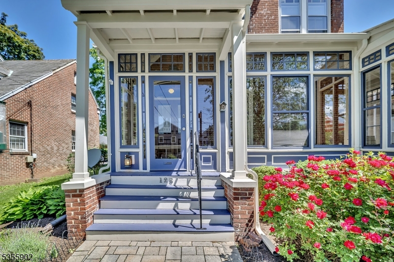 128 W High St