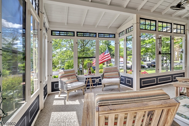 128 W High St