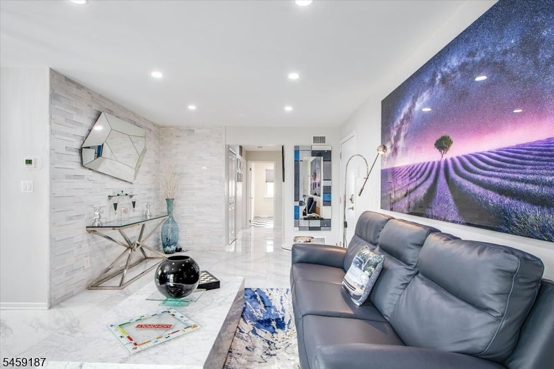 825 Riverside Ave B202