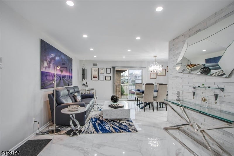 825 Riverside Ave B202
