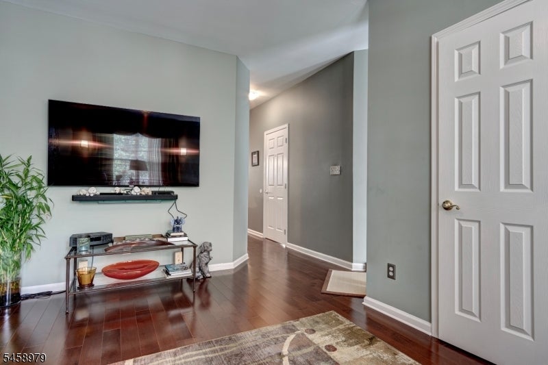 312 Wilshire Dr