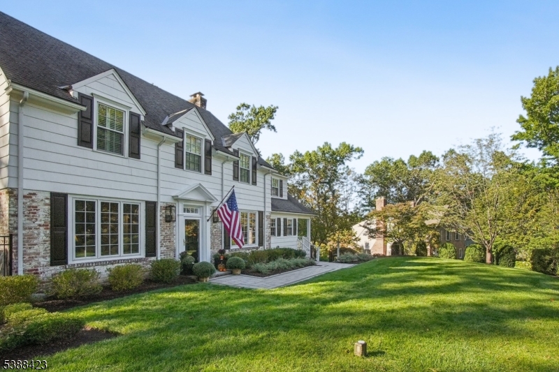 30 Wildwood Ln