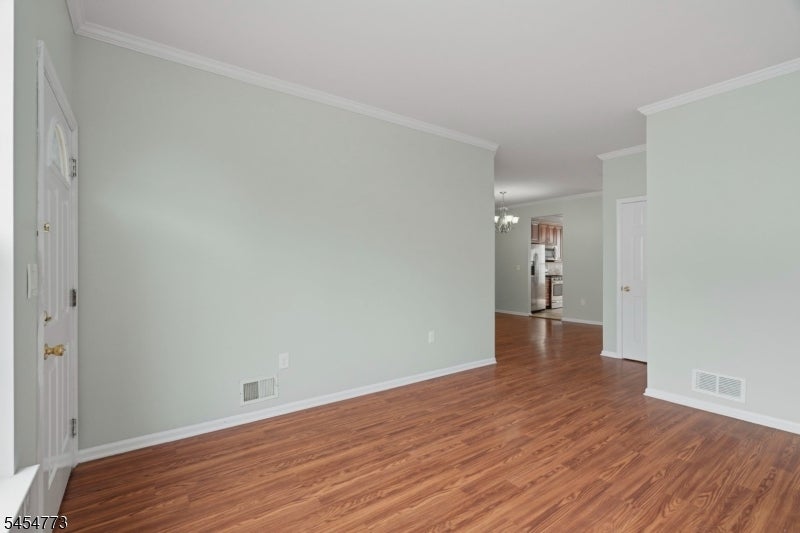 13 Reins Ct