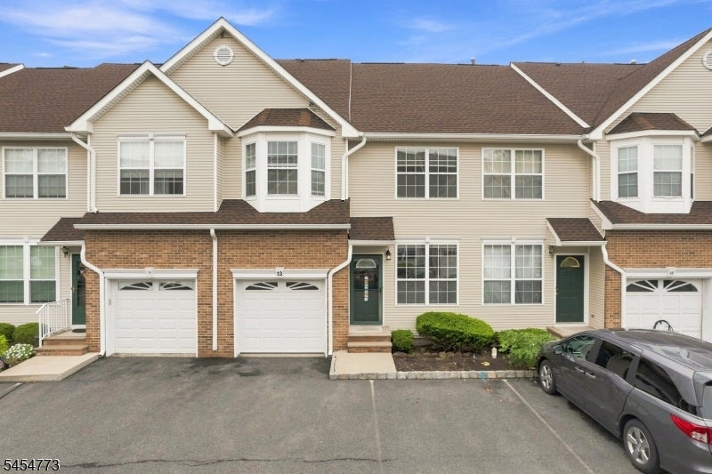 13 Reins Ct