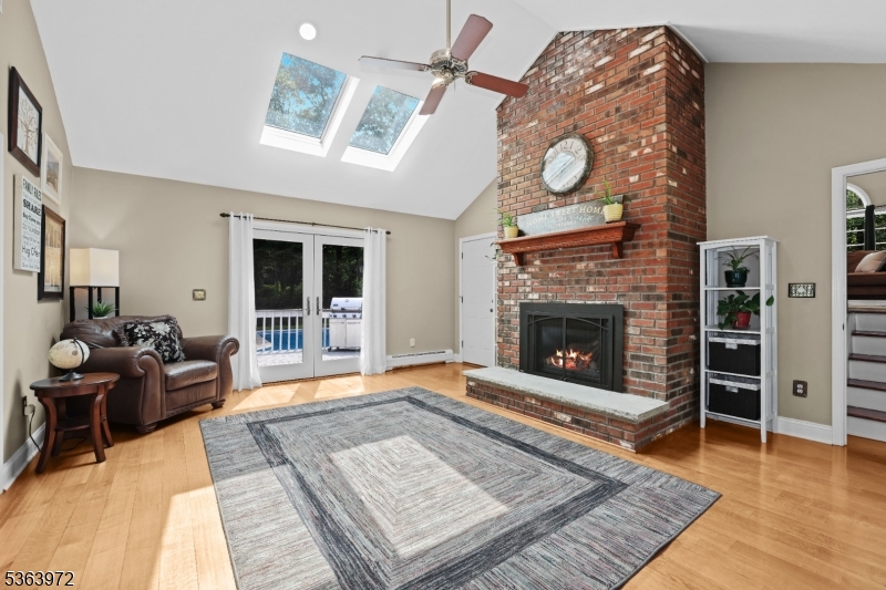 8 Fieldstone Dr