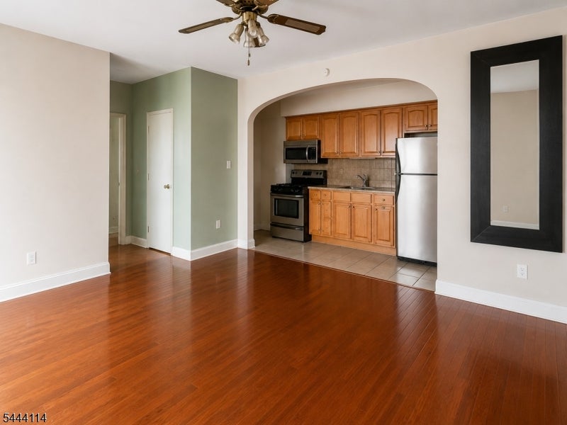 5 Pomona Ave 4A