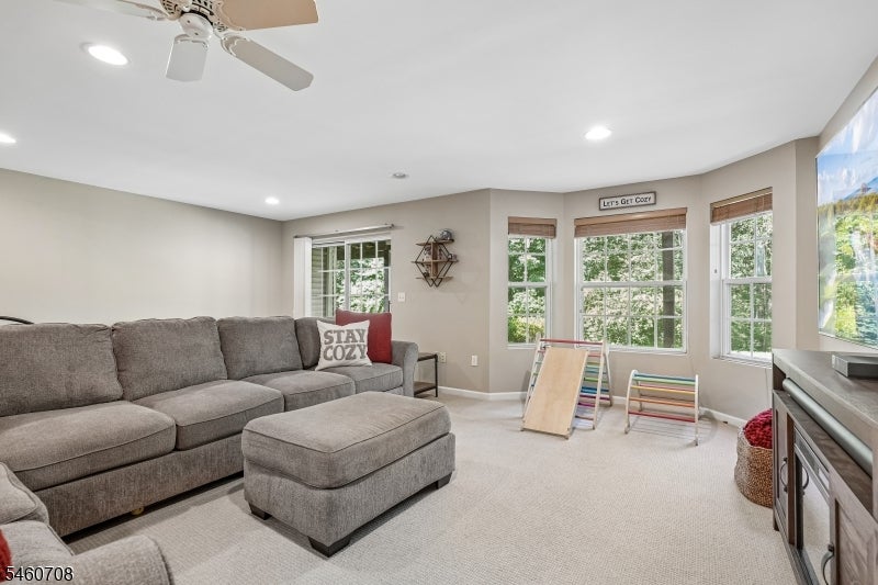 20 Kensington Dr