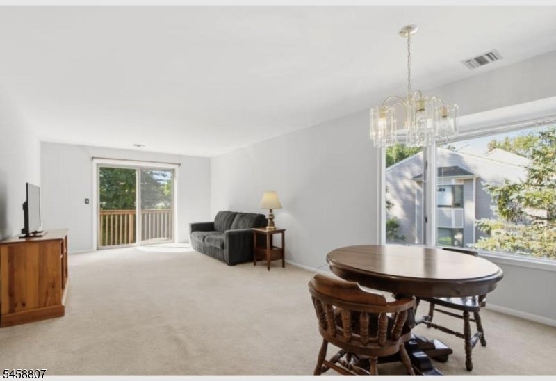 136 Changebridge Rd N8