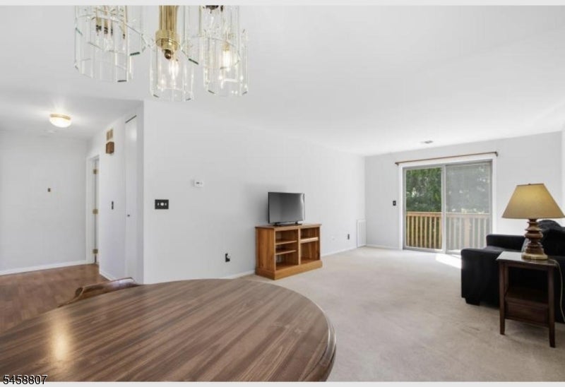 136 Changebridge Rd N8