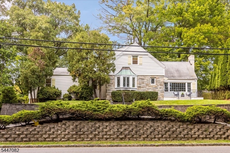 157 Laurel Ave