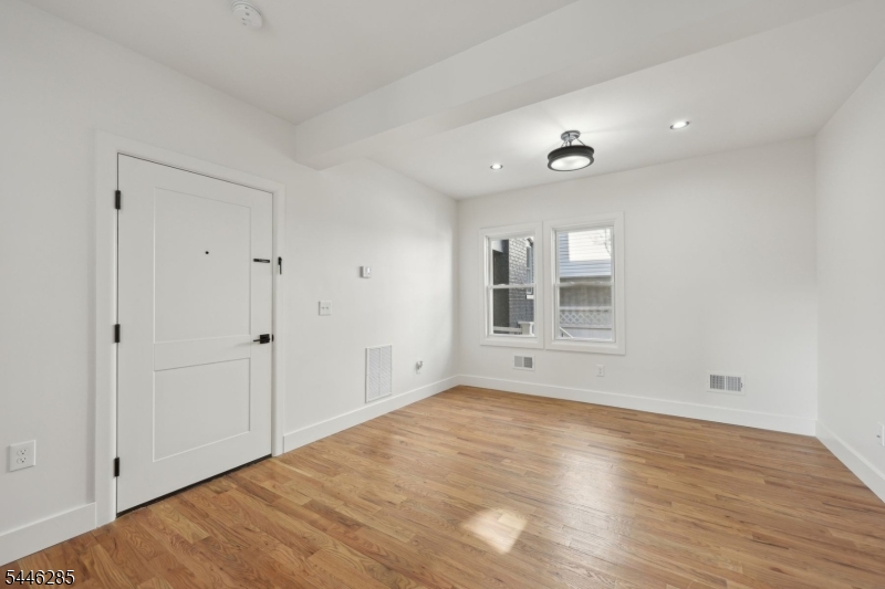 135 Forest St 1R 1R