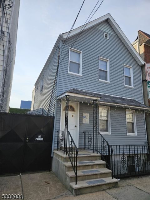 37 Adams St Newark City NJ 07105