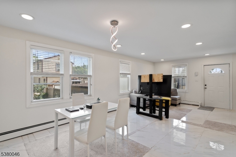 6 Worden Ave
