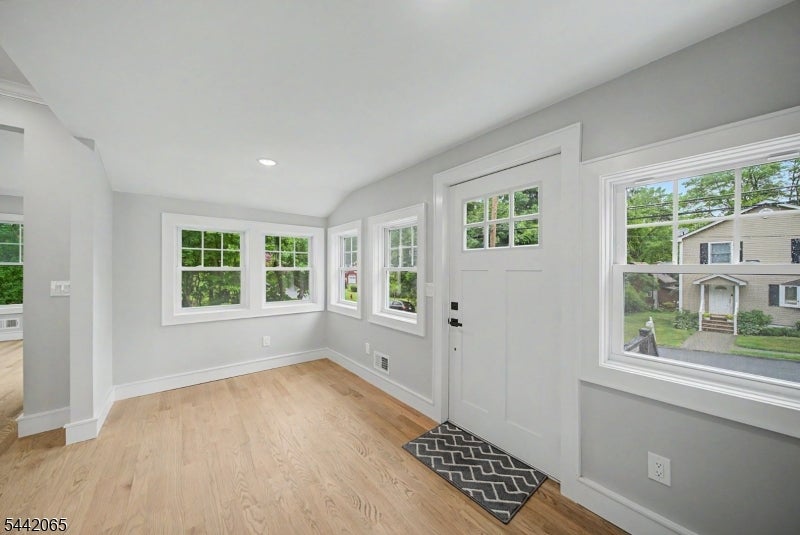 21 Willow Ave