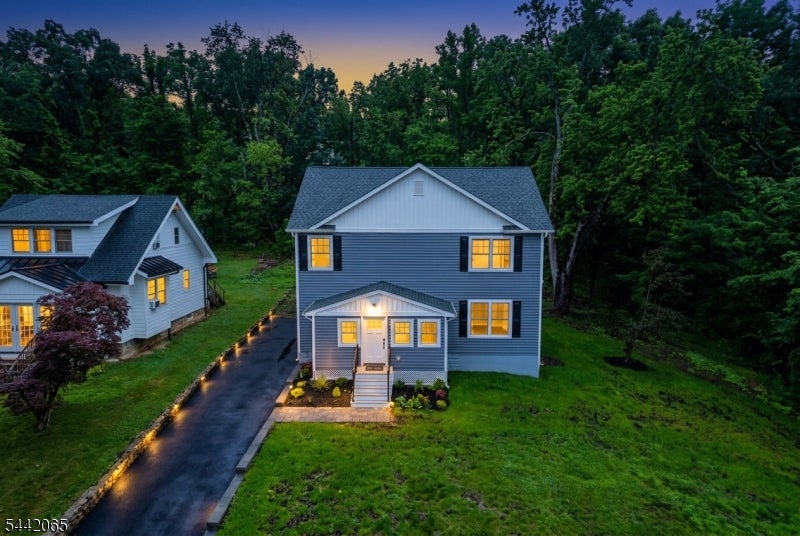 21 Willow Ave