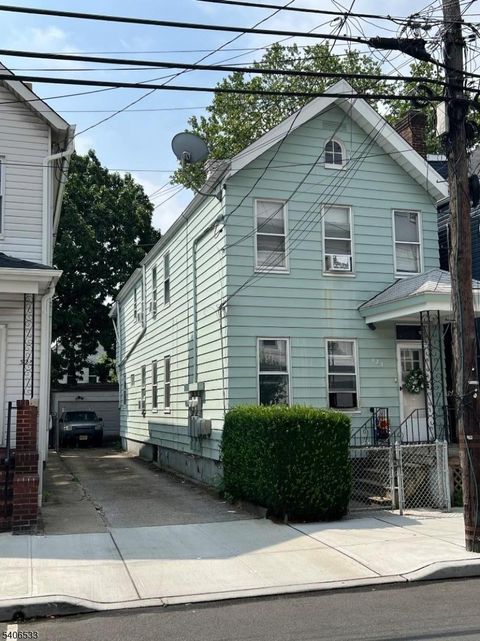 323 William St Harrison Town NJ 07029