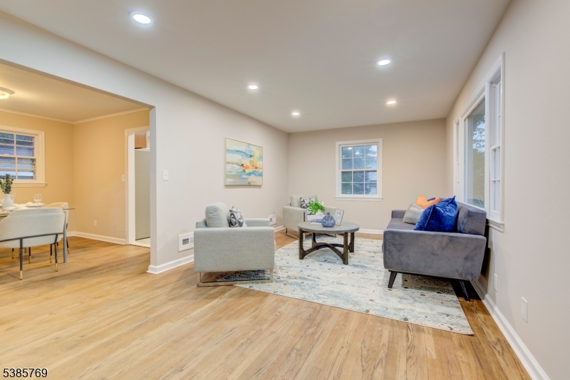 874 Mountain Ave