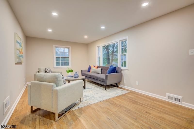 874 Mountain Ave