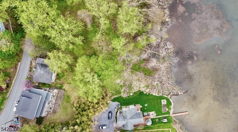 167 Lakeside Dr W