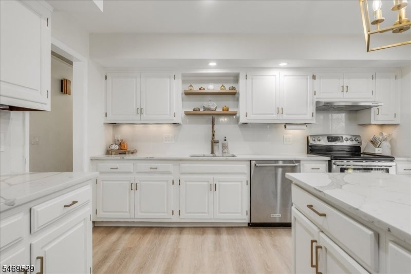 8 Tall Oaks Dr