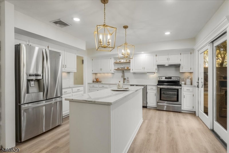 8 Tall Oaks Dr