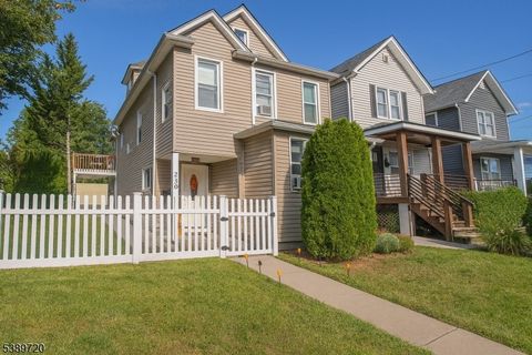 Photo of 203 Livingston St, Westfield, NJ 07090 (MLS # 3991189)