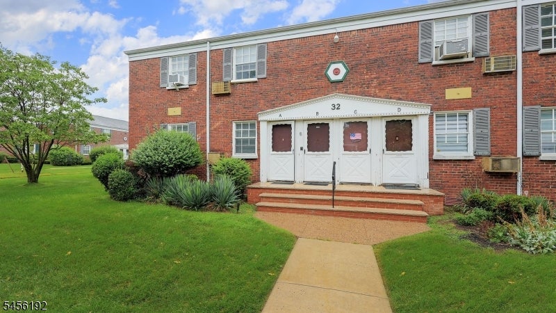 32A W Roselle Ave 32A