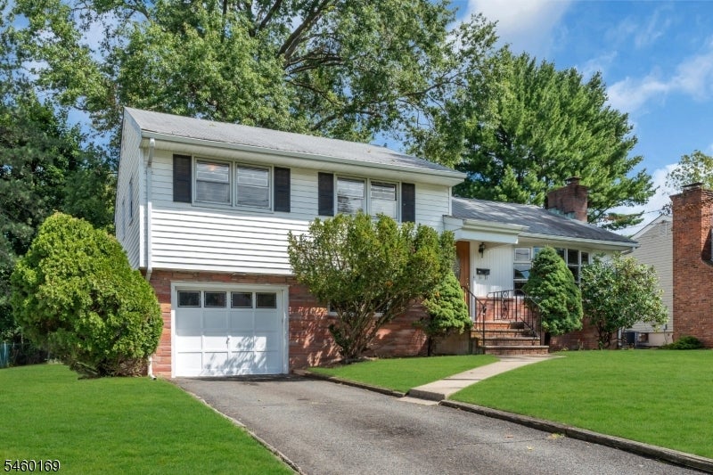290 Arnold Ave