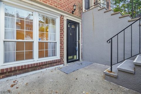 5 Rider Ct Newark City NJ 07103