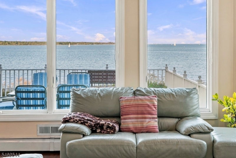 23 Lighthouse Dr