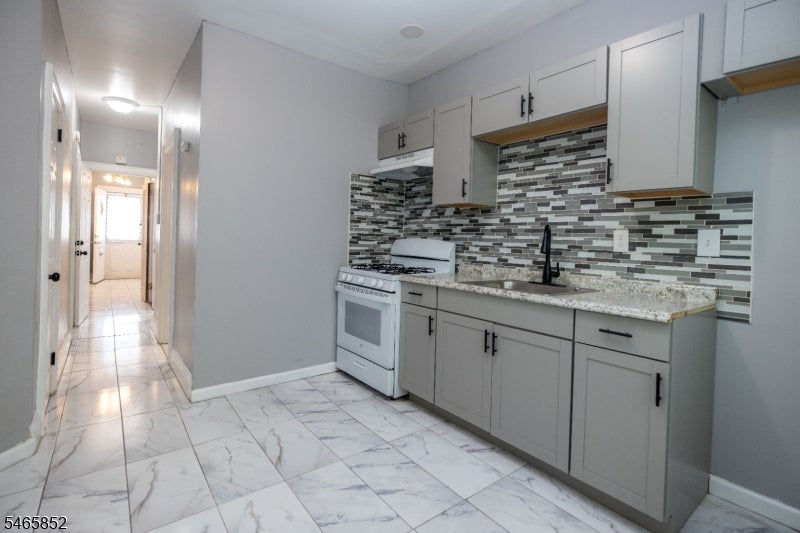 315 Pearsall Ave