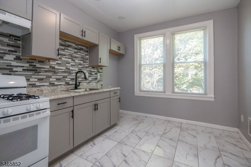 315 Pearsall Ave