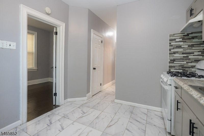 315 Pearsall Ave