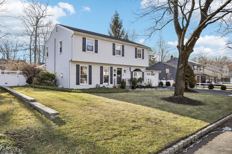 4 Delbarton Dr