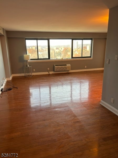 60 Parkway Dr 12J
