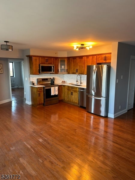 60 Parkway Dr 12J
