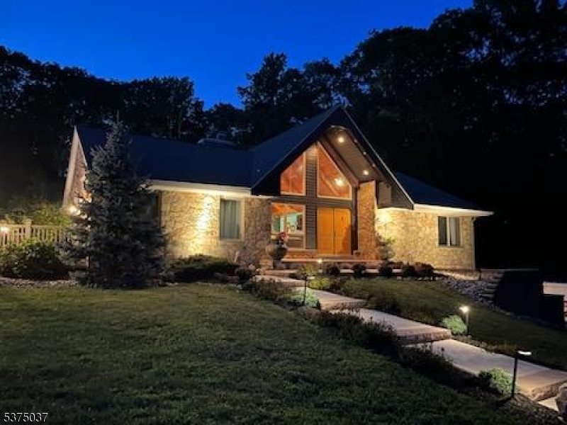 233 Fiddlers Elbow Rd