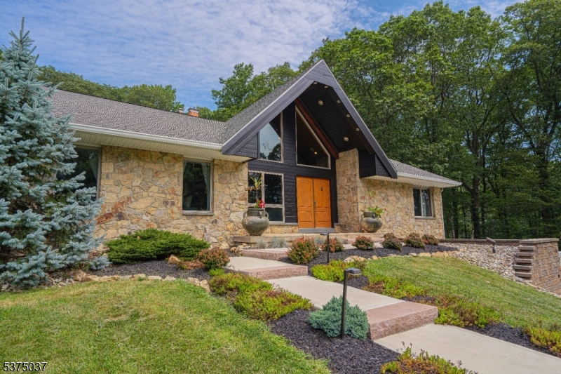 233 Fiddlers Elbow Rd