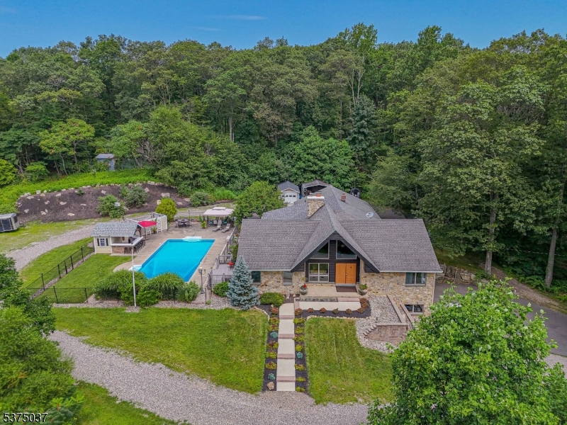 233 Fiddlers Elbow Rd