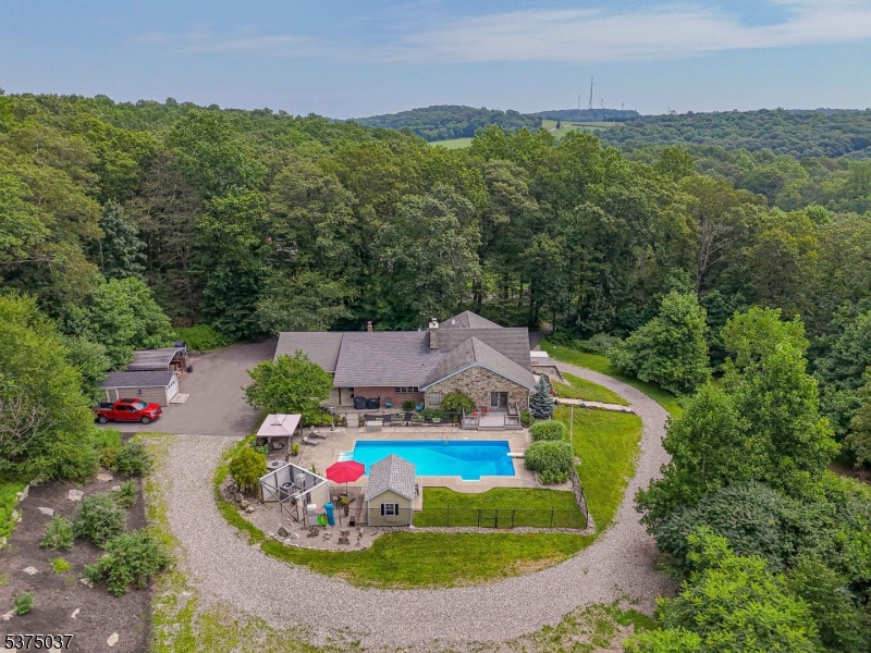 233 Fiddlers Elbow Rd