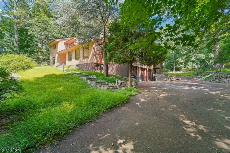 724 Tall Oaks Ct