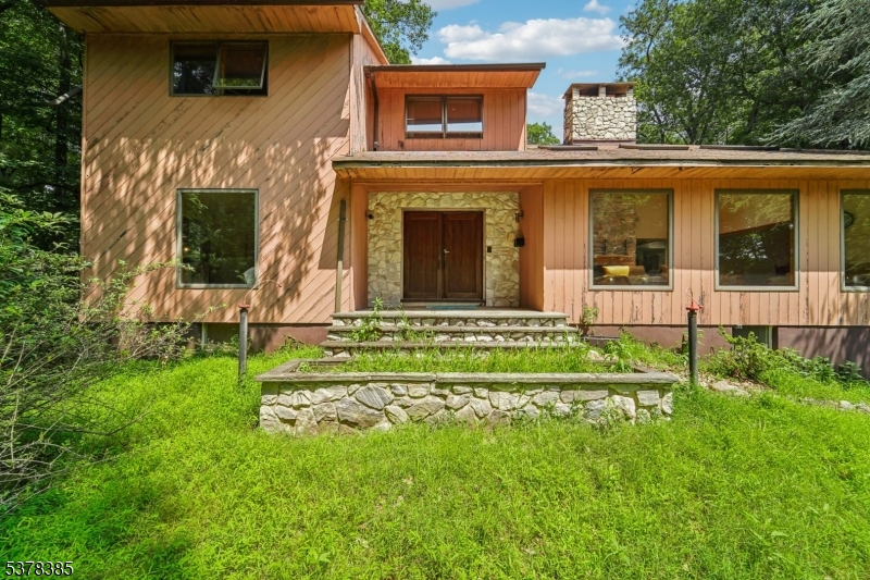 724 Tall Oaks Ct