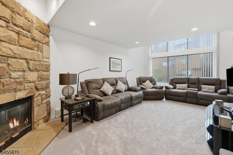 2 Heritage Way